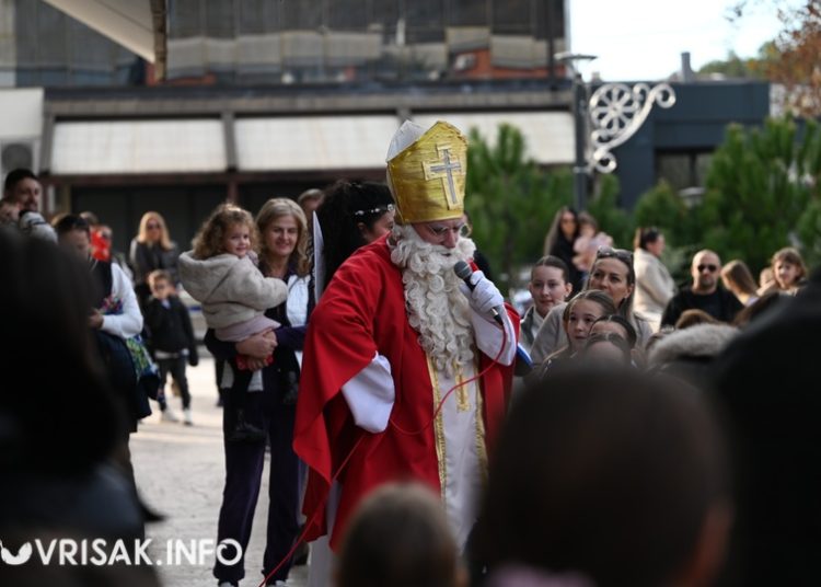 Sveti Nikola darivao mališane u Širokom Brijegu