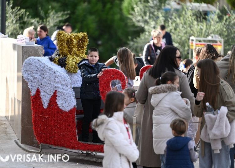 Sveti Nikola darivao mališane u Širokom Brijegu