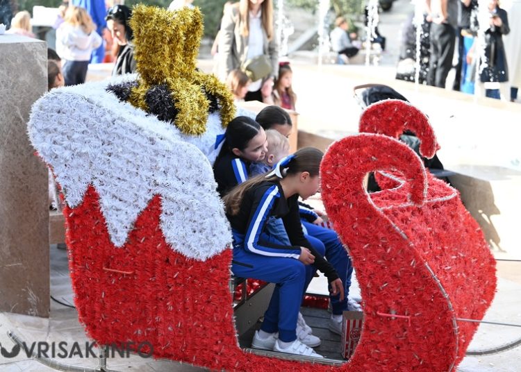 Sveti Nikola darivao mališane u Širokom Brijegu