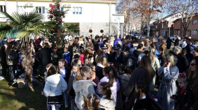 Ukrašavanjem božićnog drvca započinje manifestacija „Advent u Brotnju“