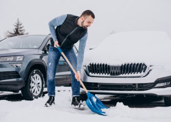 Najčešće pogreške koje vozači rade pri odmrzavanju automobila tijekom zimskih jutara