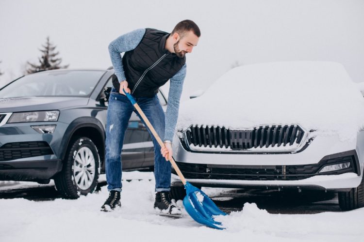 Najčešće pogreške koje vozači rade pri odmrzavanju automobila tijekom zimskih jutara