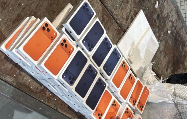 Na Zračnoj luci Podgorica spriječeno krijumčarenje mobitela vrijednih 2,6 milijuna eura