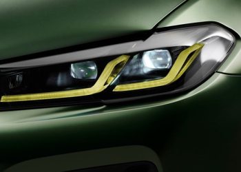 Mogu li prednja svjetla na autu biti u različitim bojama?