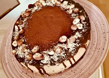 Recept za nježnu tortu s lješnjacima i čokoladom