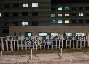Sukob navijača dobio mračan nastavak: Fašistički transparent osvanuo na UKC-u Tuzla