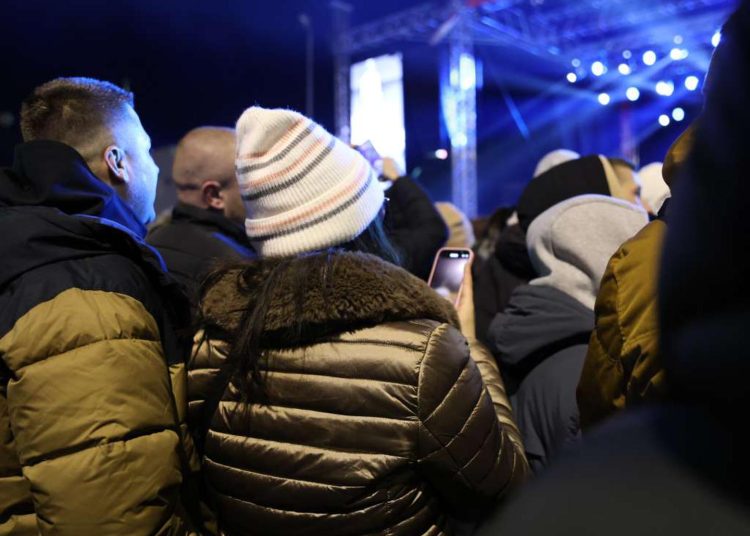 Veliki broj Mostaraca uz Sašu Matića dočekao 2026.: Pogledajte kako je bilo