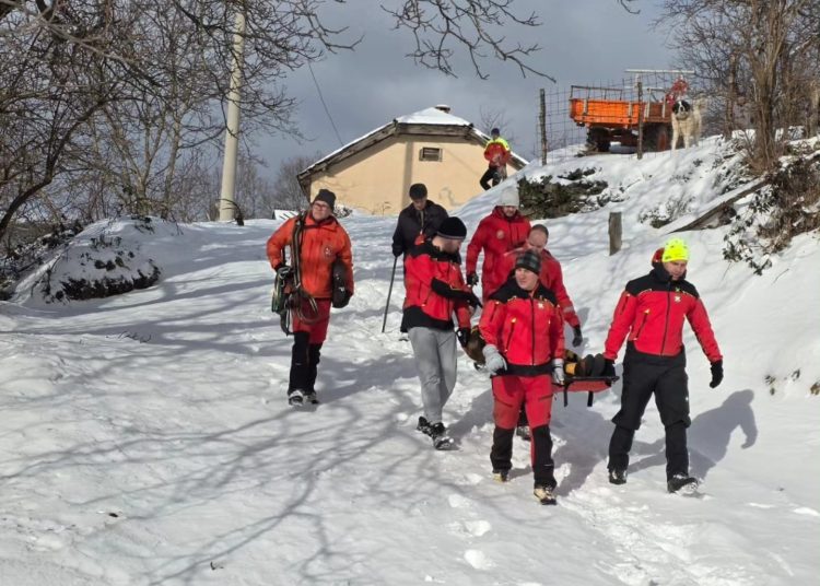 Snježni uvjeti nisu spriječili GSS Konjic: Starija osoba prevezena do bolnice