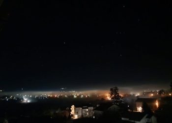 Noćna magija Širokog Brijega: Kotlinska magla obasjana gradskim svjetlima