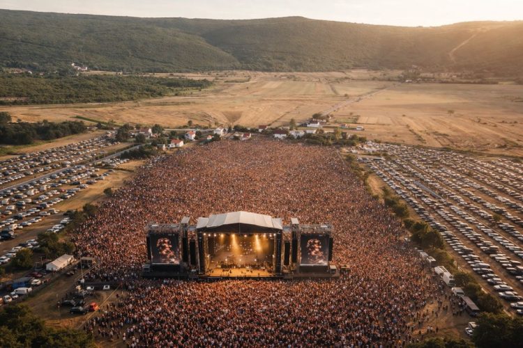 Širokobriježani vide savršeno mjesto za Thompsonov koncert: “Idealna lokacija za oboriti rekord”