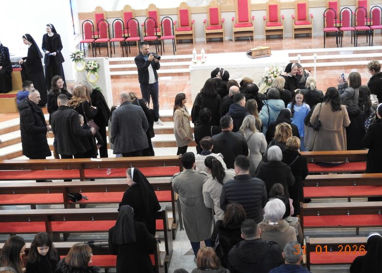 Svečano slavlje u Mostaru: Dvije sestre franjevke iz Gruda i Mostara položile doživotne zavjete