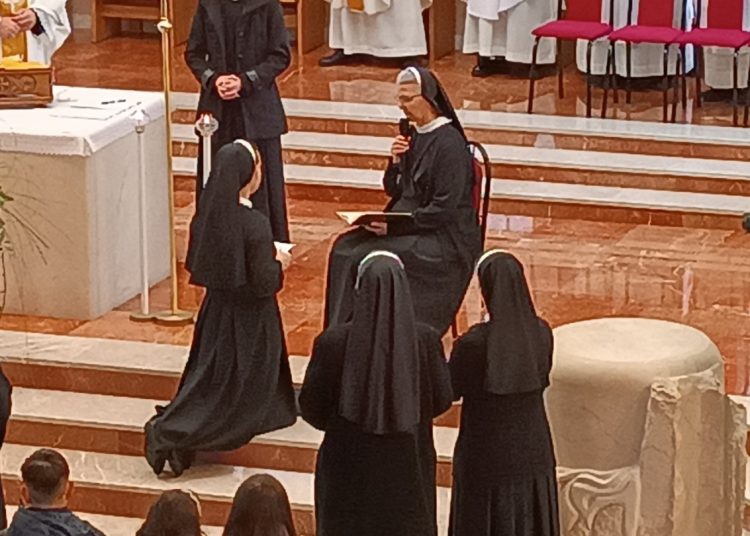 Svečano slavlje u Mostaru: Dvije sestre franjevke iz Gruda i Mostara položile doživotne zavjete