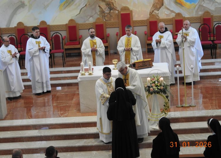 Svečano slavlje u Mostaru: Dvije sestre franjevke iz Gruda i Mostara položile doživotne zavjete