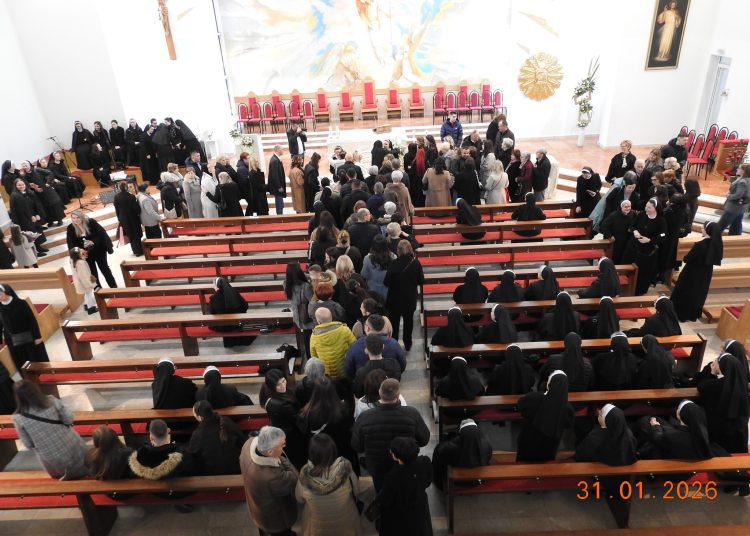 Svečano slavlje u Mostaru: Dvije sestre franjevke iz Gruda i Mostara položile doživotne zavjete