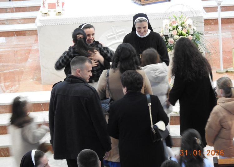 Svečano slavlje u Mostaru: Dvije sestre franjevke iz Gruda i Mostara položile doživotne zavjete