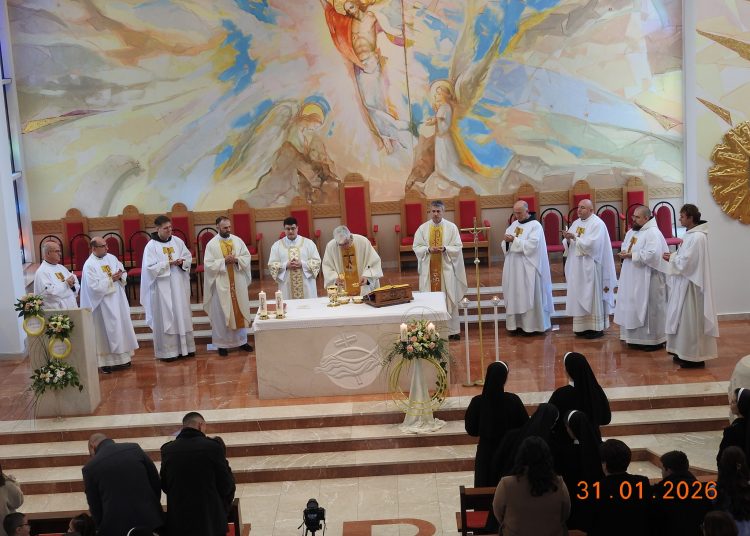 Svečano slavlje u Mostaru: Dvije sestre franjevke iz Gruda i Mostara položile doživotne zavjete