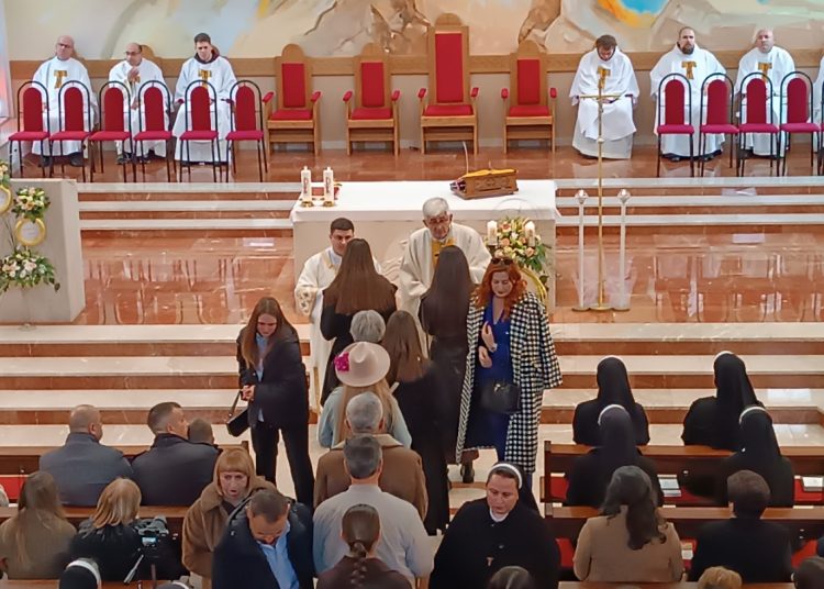 Svečano slavlje u Mostaru: Dvije sestre franjevke iz Gruda i Mostara položile doživotne zavjete