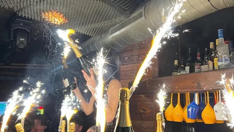 (VIDEO) Objavljena nova šokantna snimka iz kluba smrti na skijalištu: Ljudi očajnički traže pomoć, a vlasnica bježi s novcem?
