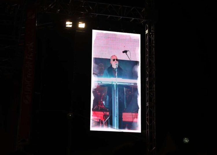 Veliki broj Mostaraca uz Sašu Matića dočekao 2026.: Pogledajte kako je bilo