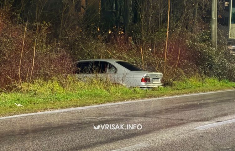 Široki Brijeg: BMW sletio s ceste na Trnu