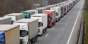 Staju kamioni u BiH, uvoz i izvoz u opasnosti: Najavljena blokada granica prema Schengenu