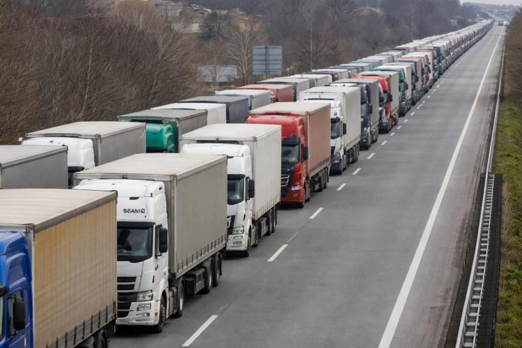 Staju kamioni u BiH, uvoz i izvoz u opasnosti: Najavljena blokada granica prema Schengenu