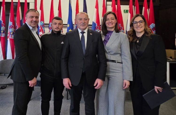 Marko Nenadić iz Posušja preuzeo nagradu za kratku priču o Domovinskom ratu