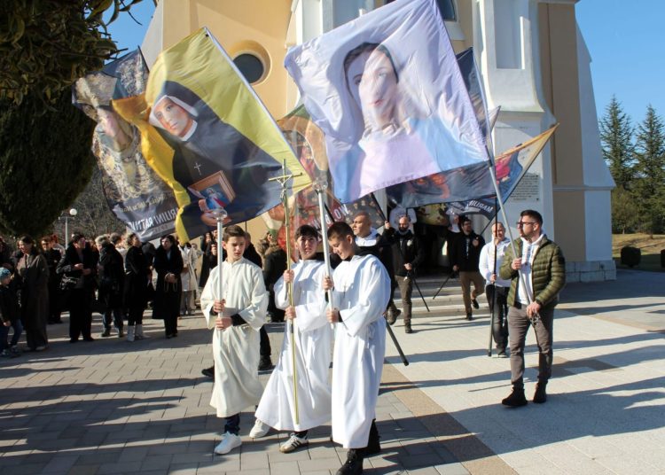 Biskup Palić kod Mostara predvodio Misu i blagoslovio kip sv. Mihovila arkanđela