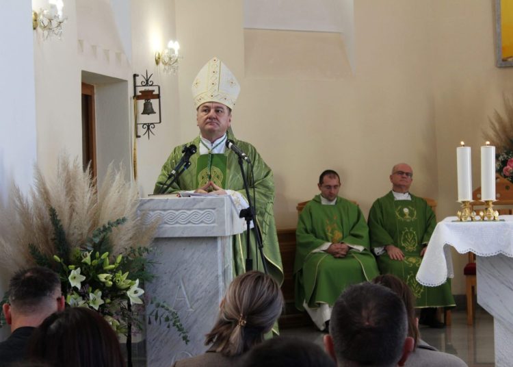 Biskup Palić kod Mostara predvodio Misu i blagoslovio kip sv. Mihovila arkanđela