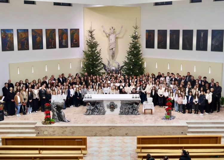 Humac: Održan tradicionalni božićni koncert u duhu zajedništva i molitve