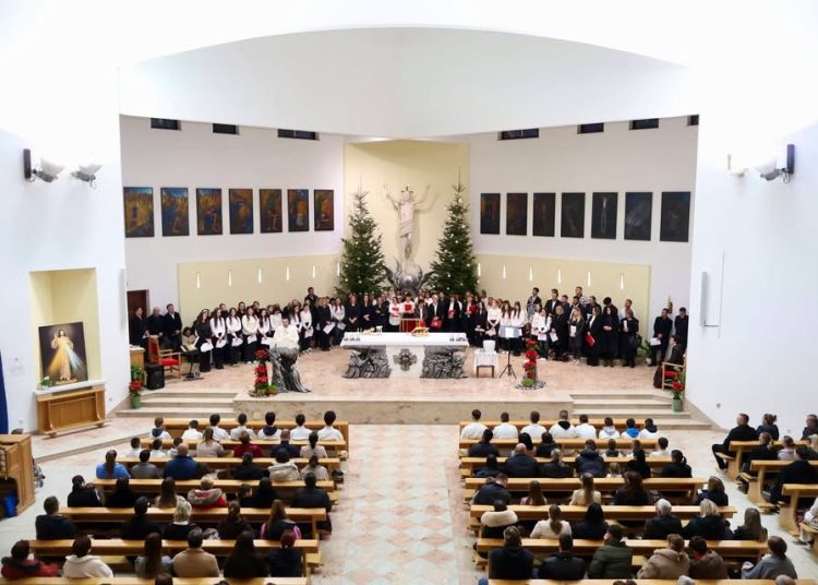 Humac: Održan tradicionalni božićni koncert u duhu zajedništva i molitve