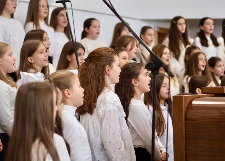 Humac: Održan tradicionalni božićni koncert u duhu zajedništva i molitve