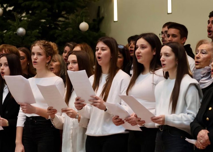 Humac: Održan tradicionalni božićni koncert u duhu zajedništva i molitve