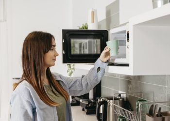 8 namirnica koje nikad ne biste trebali stavljati u mikrovalnu pećnicu