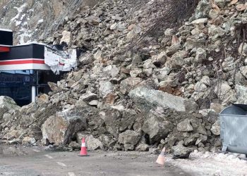 Opasan odron u Zvorniku: Oštećena benzinska postaja