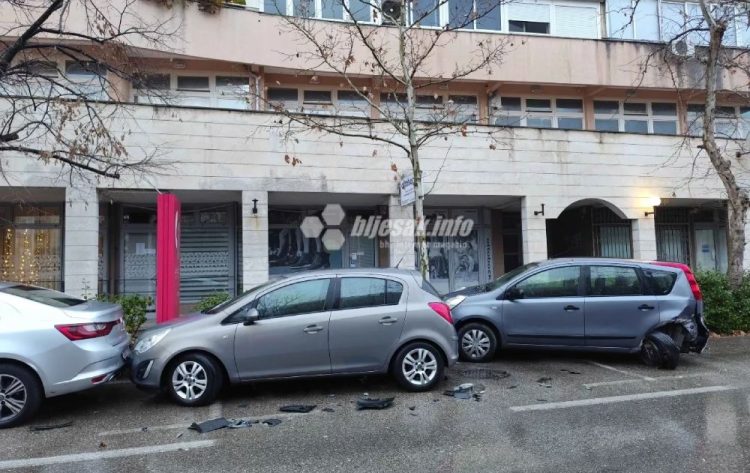 Nesreća u Mostaru: Oštećeni parkirani automobili