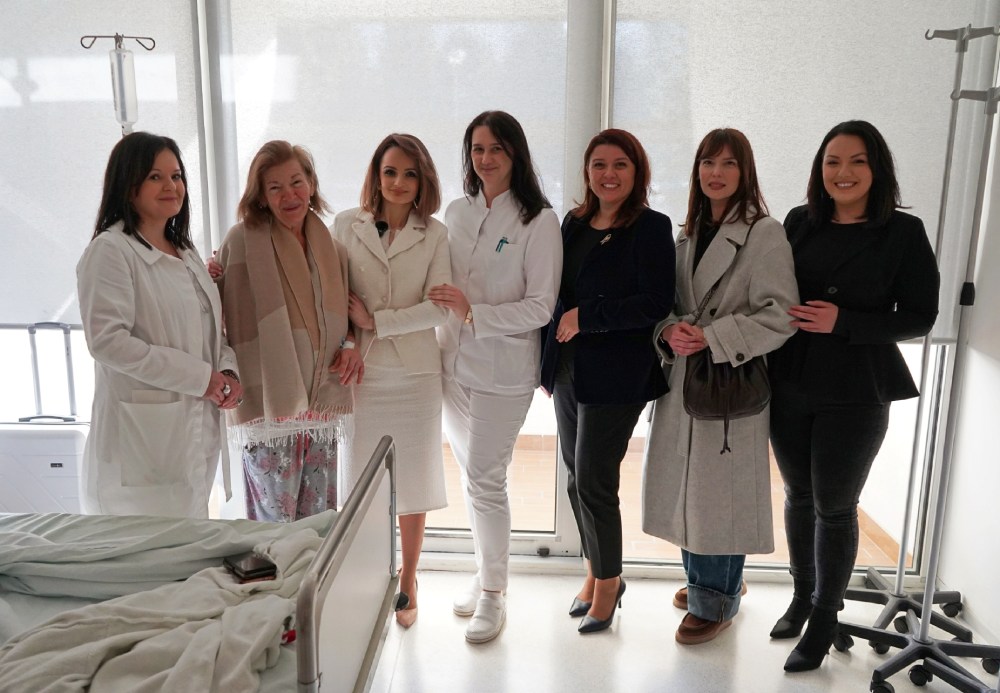 Posjetili onkologiju u Mostaru: Zaklada Svjetlo nade darovala bolesnike i najavila veliki projekt Posjetili onkologiju u Mostaru: Zaklada Svjetlo nade darovala bolesnike i najavila veliki projekt