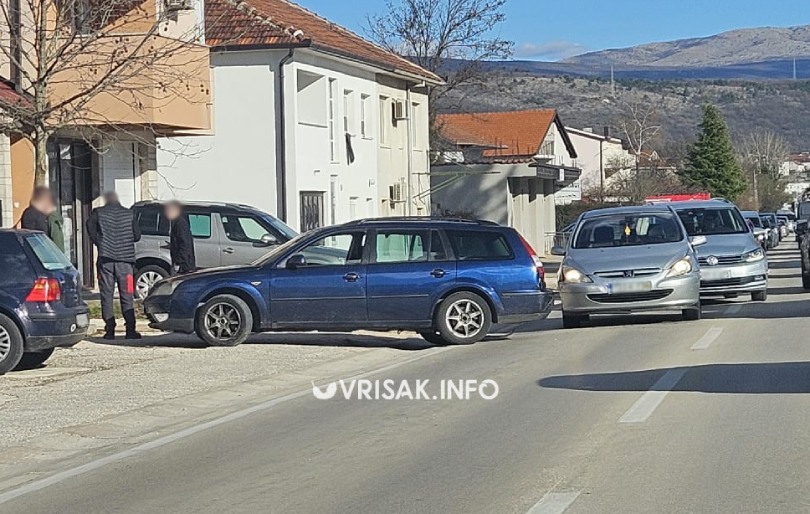 Prometna nezgoda u Širokom Brijegu, sudarila se dva vozila na Trnu