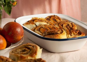 Recept za slatke ružice s orasima, kolač koji osvaja izgledom i okusom