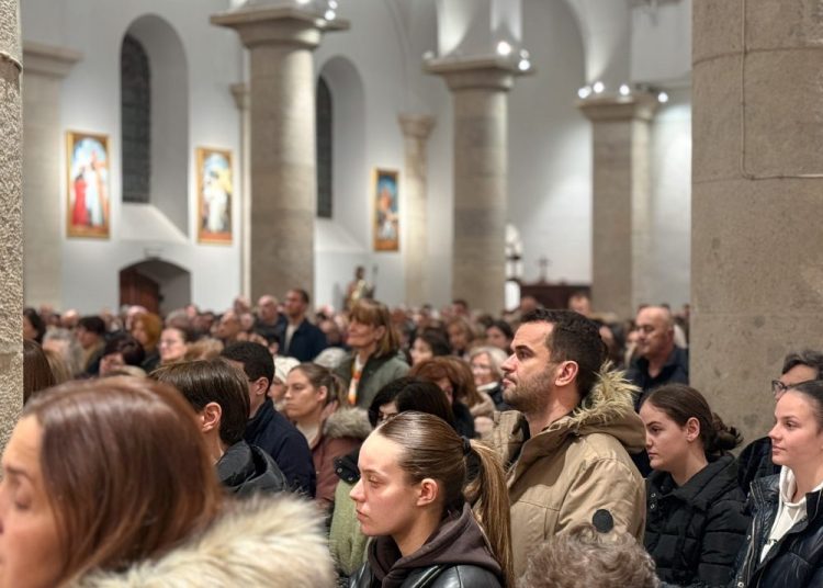 Široki Brijeg: Mladi hercegovački franjevci uz molitvu ispratili staru godinu