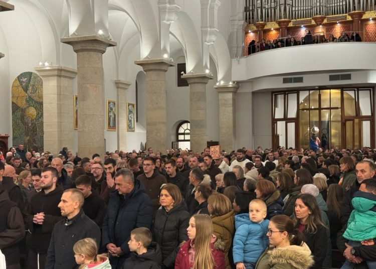 Široki Brijeg: Mladi hercegovački franjevci uz molitvu ispratili staru godinu