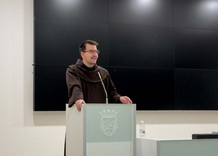 Široki Brijeg: Mladi hercegovački franjevci uz molitvu ispratili staru godinu