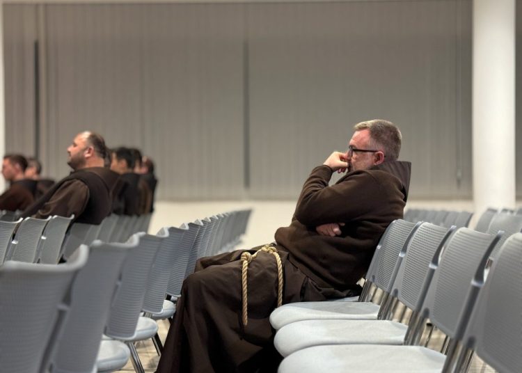 Široki Brijeg: Mladi hercegovački franjevci uz molitvu ispratili staru godinu