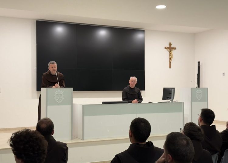 Široki Brijeg: Mladi hercegovački franjevci uz molitvu ispratili staru godinu