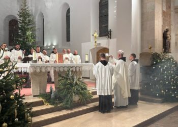Široki Brijeg: Mladi hercegovački franjevci uz molitvu ispratili staru godinu
