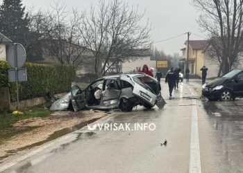 Teška prometna nezgoda u Dobriču: sudjelovala tri vozila, cesta zatvorena