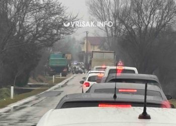 Teška prometna nezgoda u Dobriču: sudjelovala tri vozila, cesta zatvorena