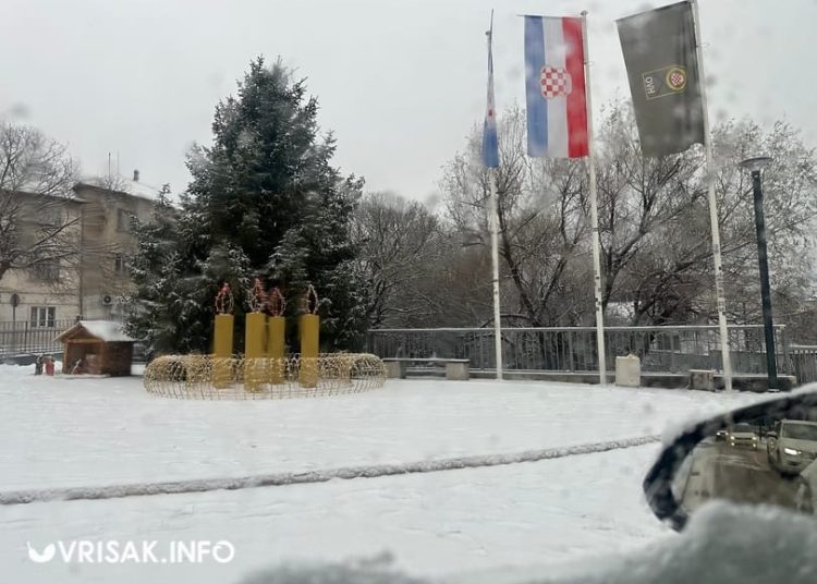 Široki Brijeg: Snijeg zabijelio ceste, pogledajte kako izgleda