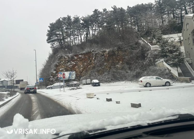 Široki Brijeg: Snijeg zabijelio ceste, pogledajte kako izgleda