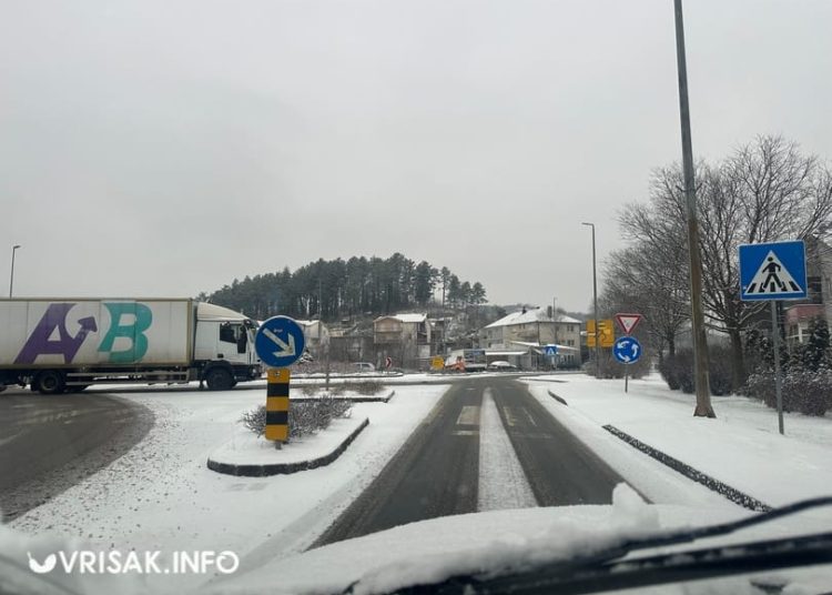 Široki Brijeg: Snijeg zabijelio ceste, pogledajte kako izgleda